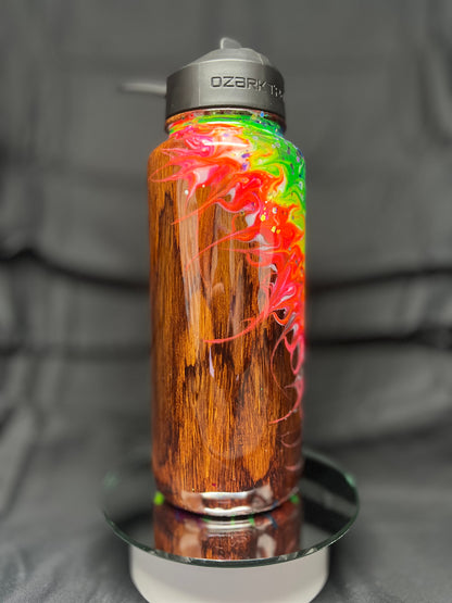 32oz Hydro Bougie Rainbow on Woodgrain